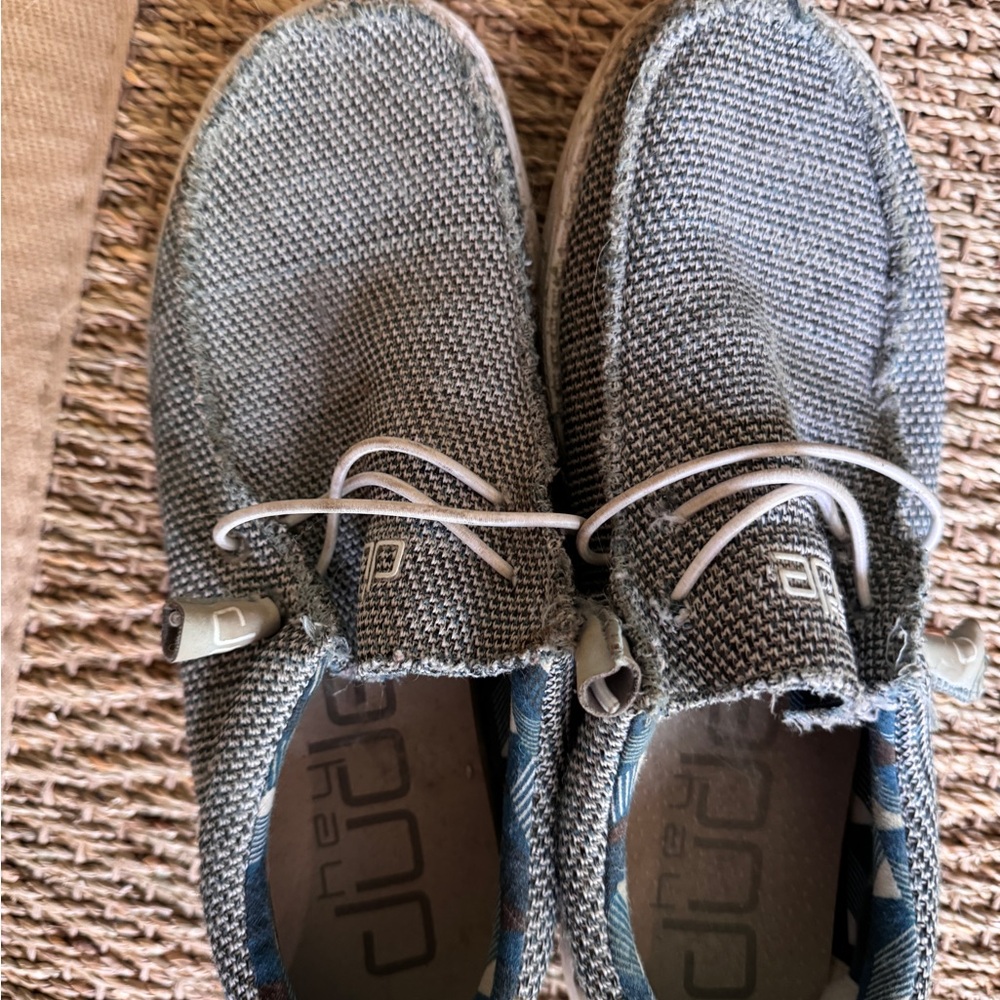 Hey dude size 7.5